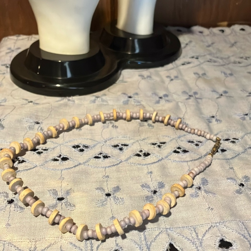 Elegant Beaded Necklace in Cream and Tan